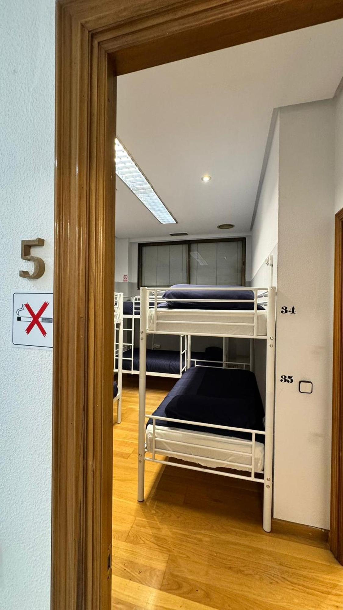 Hostel Puerta Del Angel Madrid Exterior photo